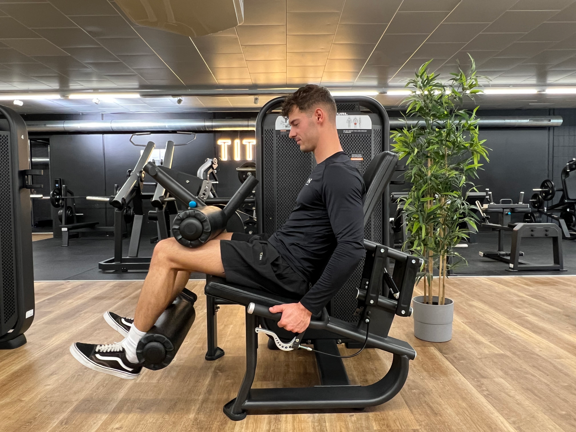 TITAN LIFE PRO Fusion Seated Leg Curl